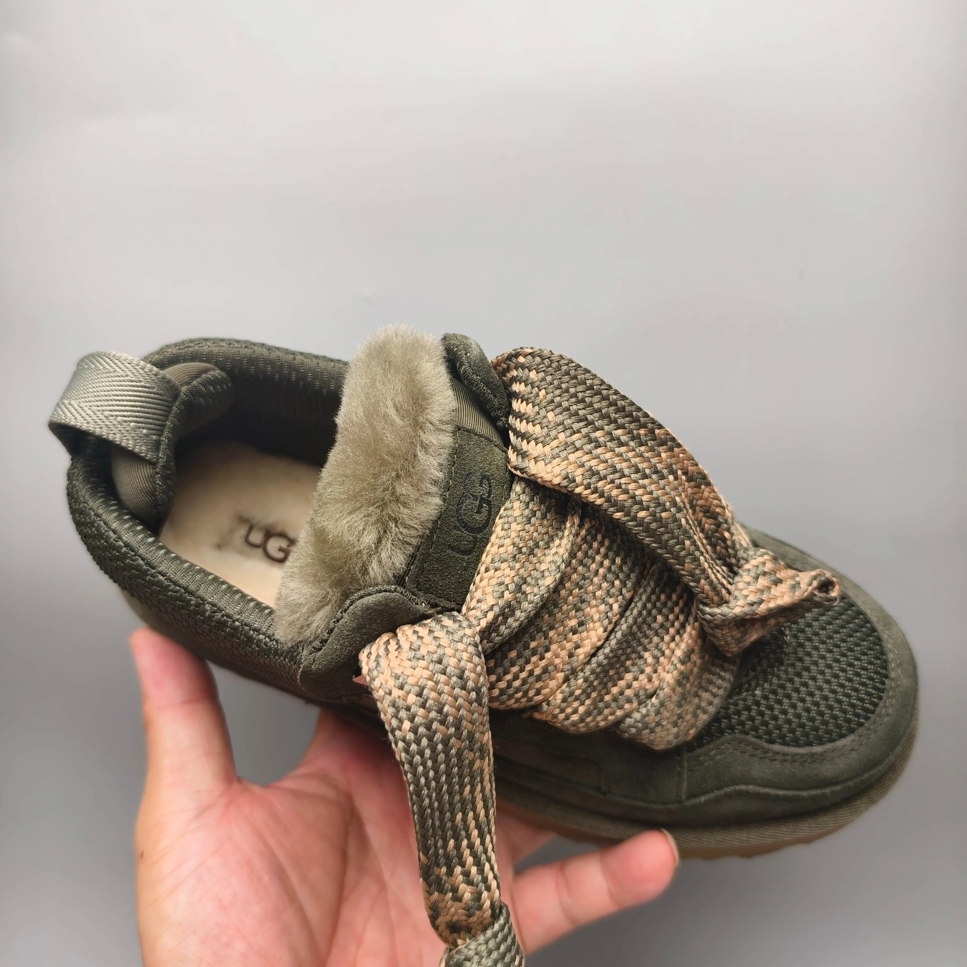 💰640 UGG sheepskin all-in-one snow boots 4032 couple mesh sports and leisure style color: sand black chestnut gray walnut antelope brown white code number: 35-45?